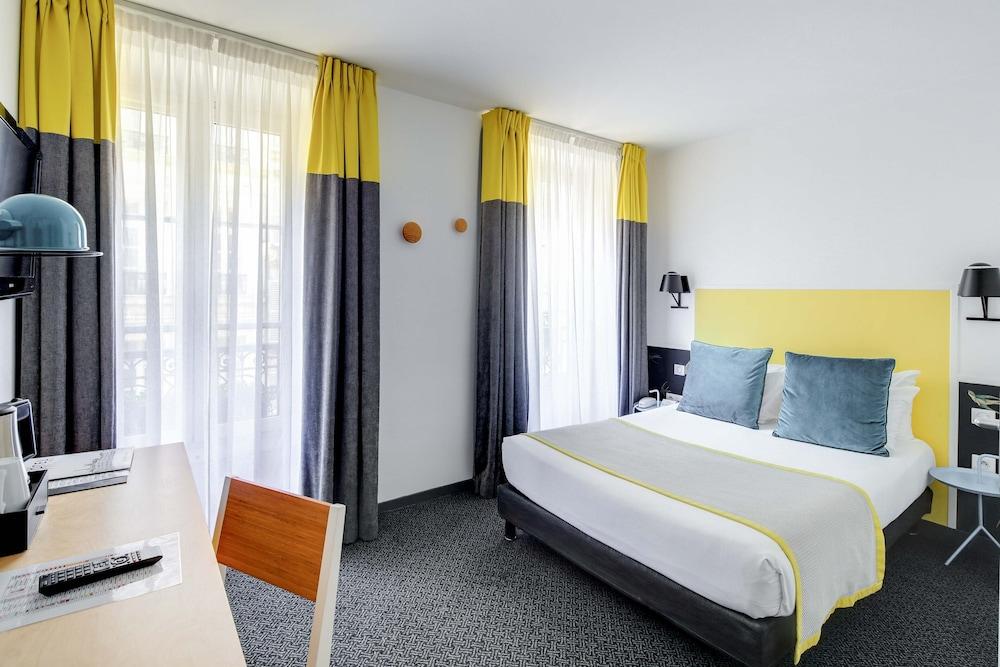 Hôtel George - Astotel Room Type - Family Room ( 2 Rooms) - Complimentary soft minibar,courtesy tray, Chromecast and digital press