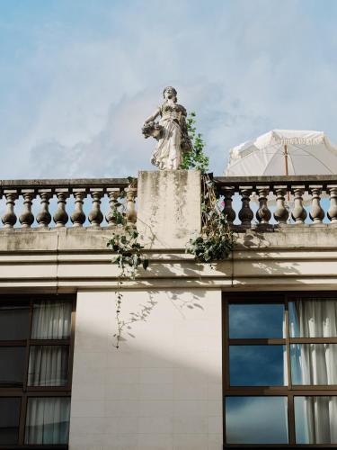 Hôtel Rosalie - Tap to explore photos