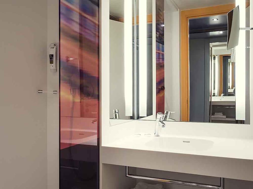 Mercure Paris Boulogne Room Type - Classic Twin Room, 2 Twin Beds