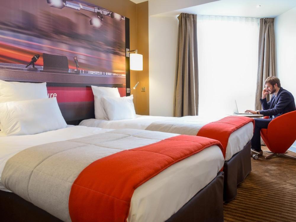 Mercure Paris Boulogne Room Type - Classic Twin Room, 2 Twin Beds