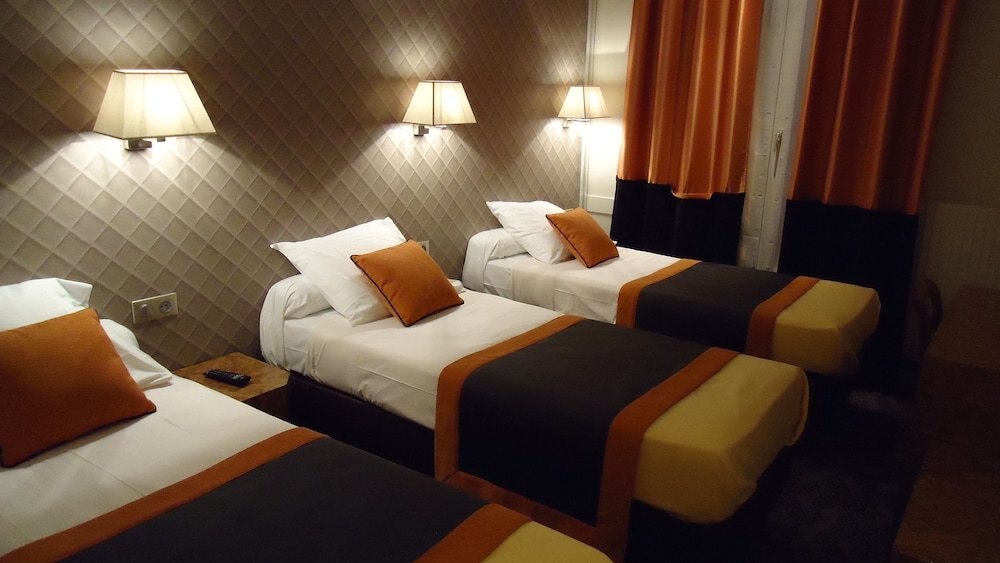 Hotel d'Amiens Room Type - Triple Room