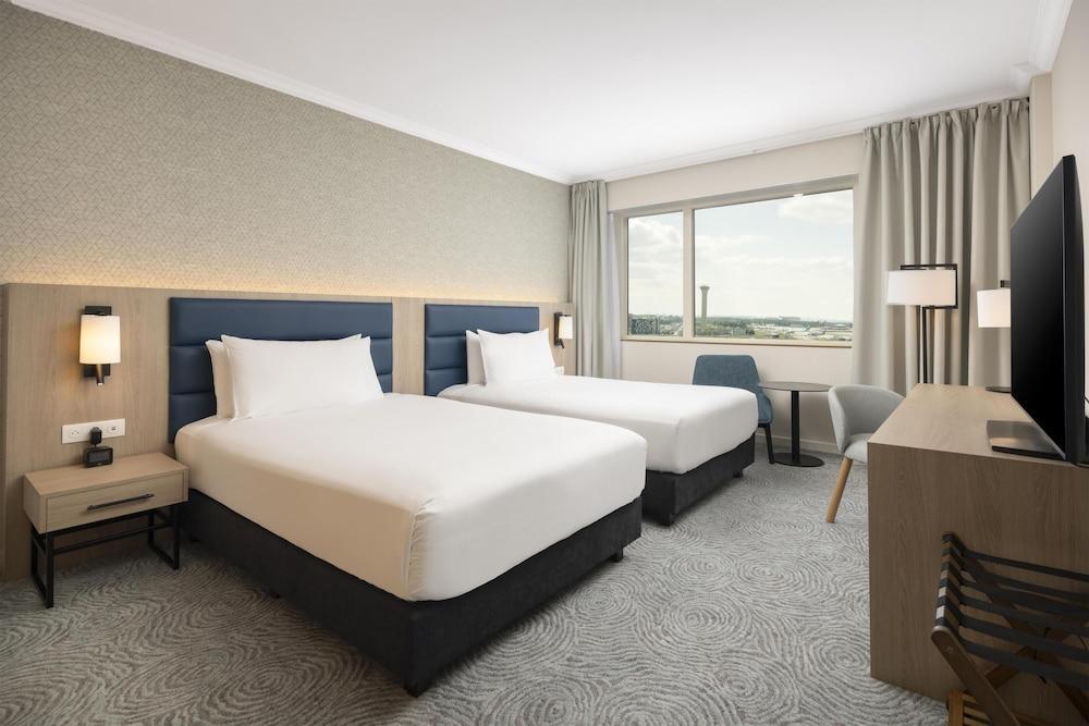 Hilton Paris Charles de Gaulle Airport Room Type - Executive Room, 2 Twin Beds