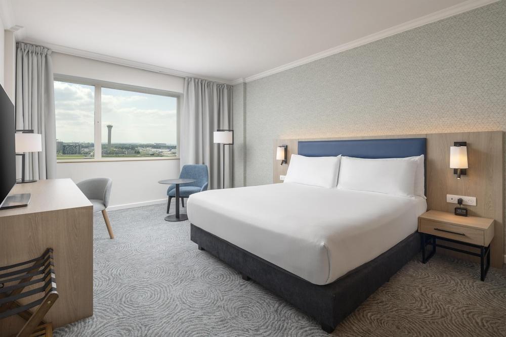 Hilton Paris Charles de Gaulle Airport Room Type - Executive Room, 1 King Bed (Newly Renovated)