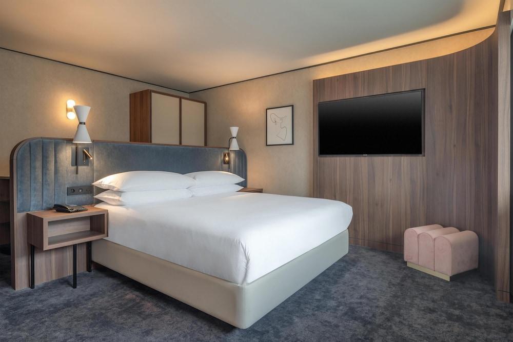 Hilton Paris La Defense Hotel Room Type - Room, 1 King Bed (Relaxation)