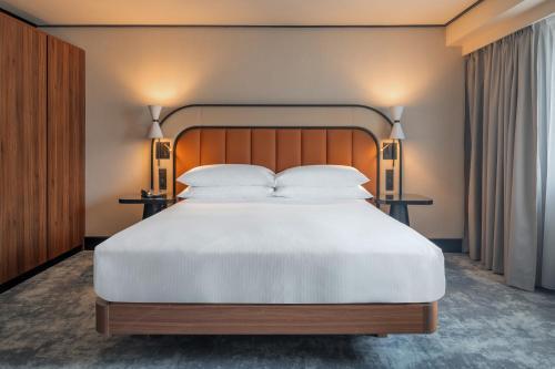 Hilton Paris La Defense Hotel - Tap to explore photos