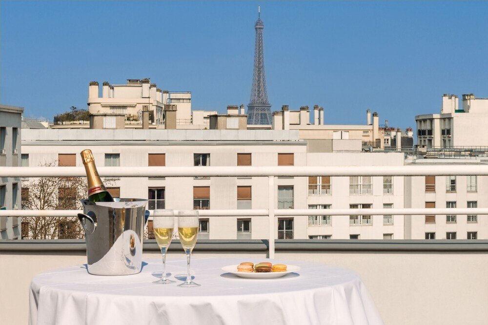 Holiday Inn Paris - Montparnasse Pasteur - Tap to explore photos