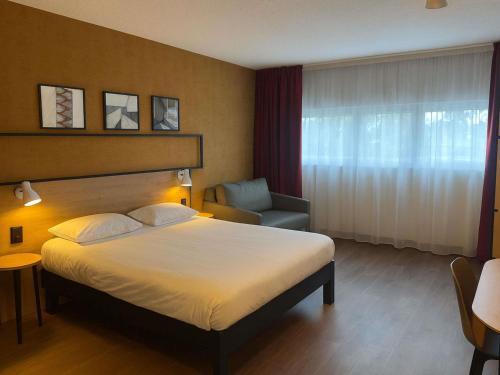 IBIS RUNGIS PARIS ORLY Room Type - Classic Room - 1 double bed and 1 single sofa-bed