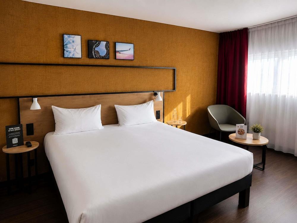 IBIS RUNGIS PARIS ORLY Room Type - Premium Room - 1 king-size bed