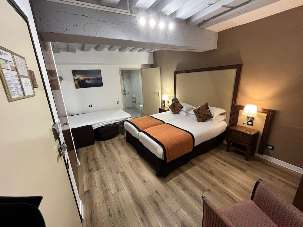 Hotel Saint Honore 85 Room Type - Family Quadruple Room, Accessible, Ground Floor Hotel Saint Honore 85 Room Type - Family Quadruple Room, Accessible, Ground Floor