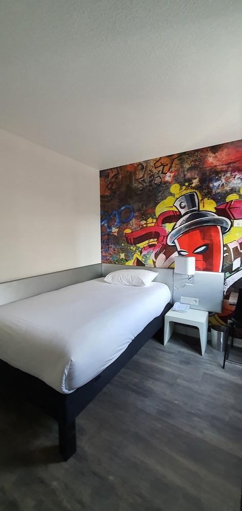 ibis Styles Paris Tolbiac Bibliotheque - Tap to explore photos
