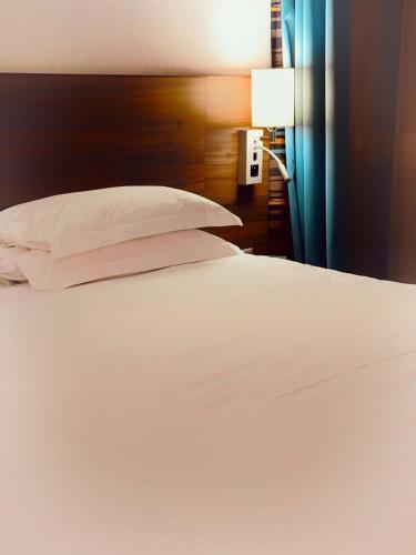 Holiday Inn Paris - Montmartre - Tap to explore photos