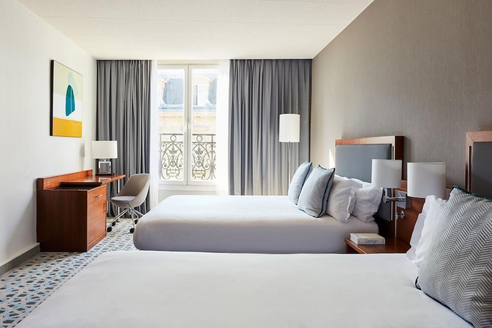 Crowne Plaza Paris Republique Room Type - Standard Room, 2 Double Beds