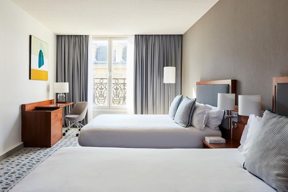 Crowne Plaza Paris Republique Room Type - Standard Room, 2 Double Beds