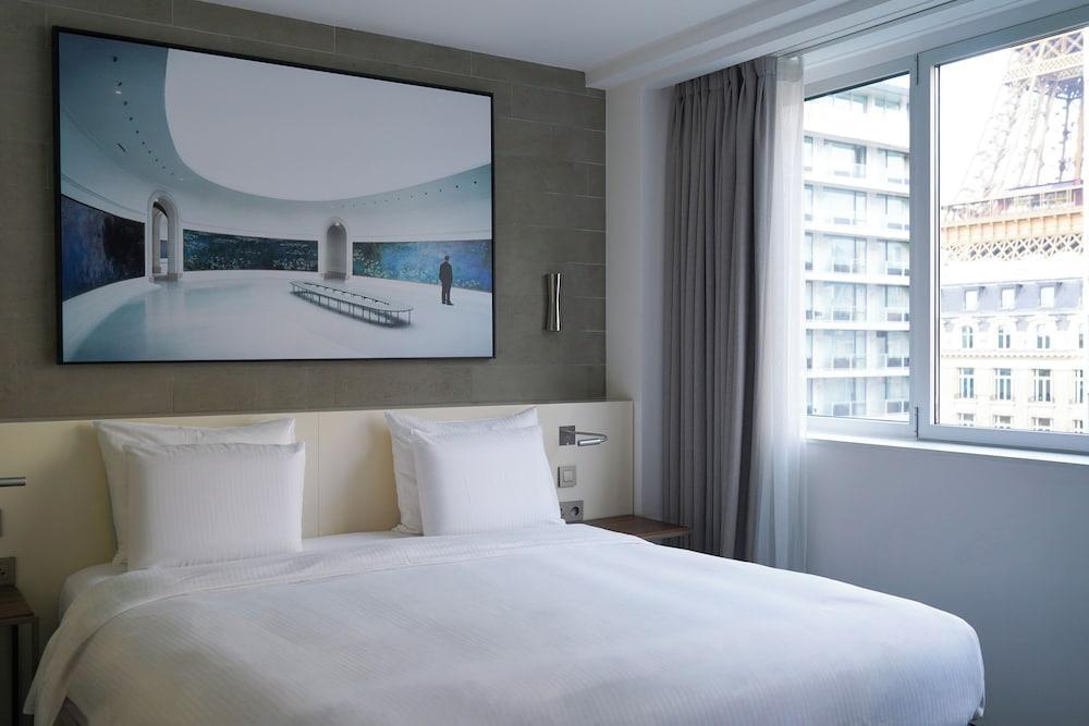 Pullman Paris Tour Eiffel Room Type - Junior Suite, 1 King Bed with Sofa bed