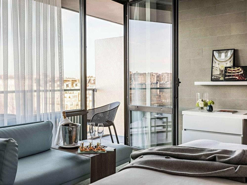 Pullman Paris Tour Eiffel Room Type - Deluxe Room, 2 Twin Beds, Balcony (2 twin and sofabed, Eiffel Tower View) Pullman Paris Tour Eiffel Room Type - Deluxe Room, 2 Twin Beds, Balcony (2 twin and sofabed, Eiffel Tower View)