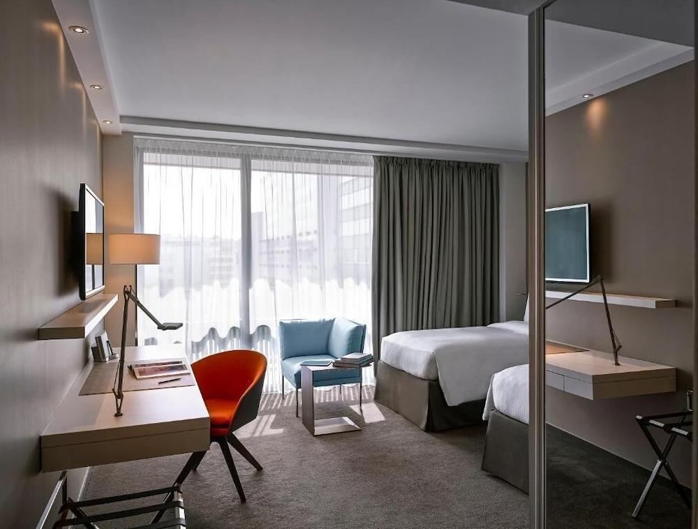 Pullman Paris Tour Eiffel Room Type - Classic Room, 2 Twin Beds, Balcony, Garden View