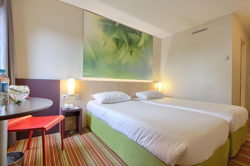 ibis Styles Paris Roissy CDG Room Type - Standard Room, 3 Twin Beds