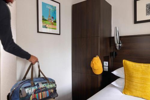 Jack's Hotel - Tap to explore photos