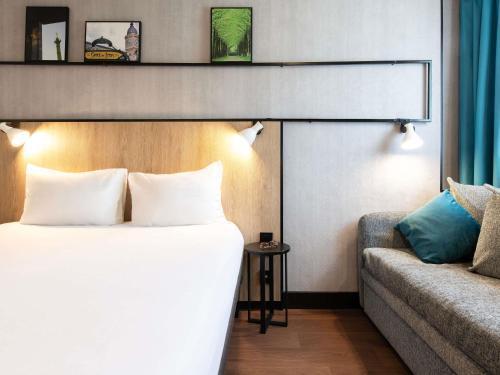 ibis Paris Gare de Lyon Diderot 12eme Room Type - Triple Room with One Double and One Sofa Bed ibis Paris Gare de Lyon Diderot 12eme Room Type - Triple Room with One Double and One Sofa Bed
