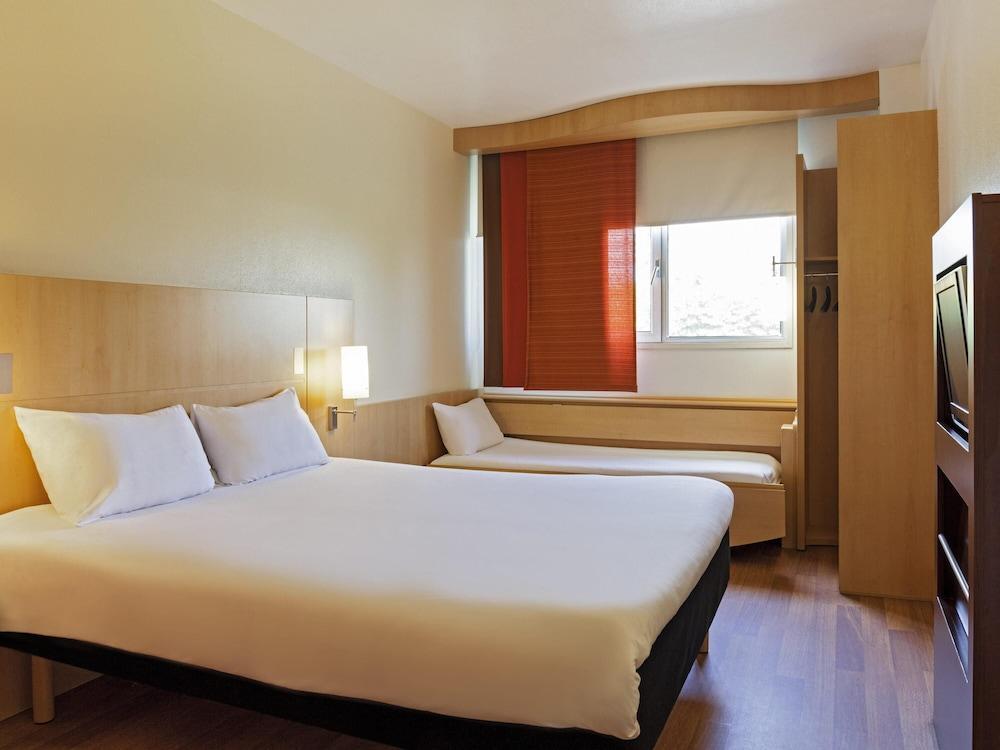 ibis Paris Porte d'Italie Room Type - Standard Double Room, Multiple Beds
