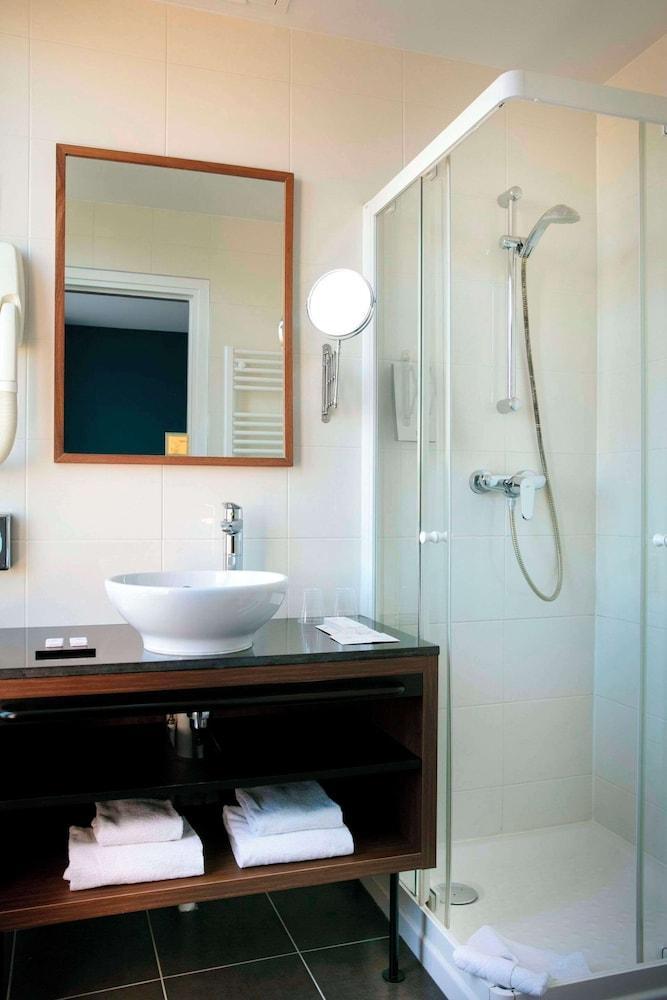 Hotel Montparnasse Alesia - Tap to explore photos