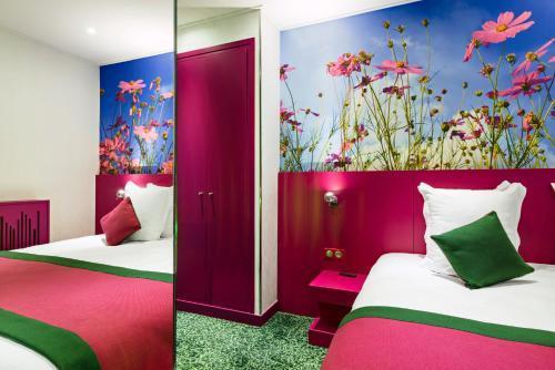 Hotel Les Jardins de Montmartre - Tap to explore photos