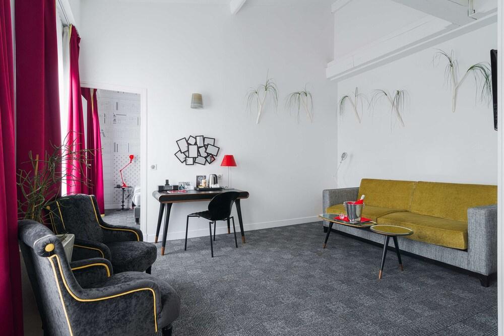Hôtel Joyce - Astotel Room Type - Apartment - Complimentary soft minibar,Courtesy tray,Chromecast, Digital press