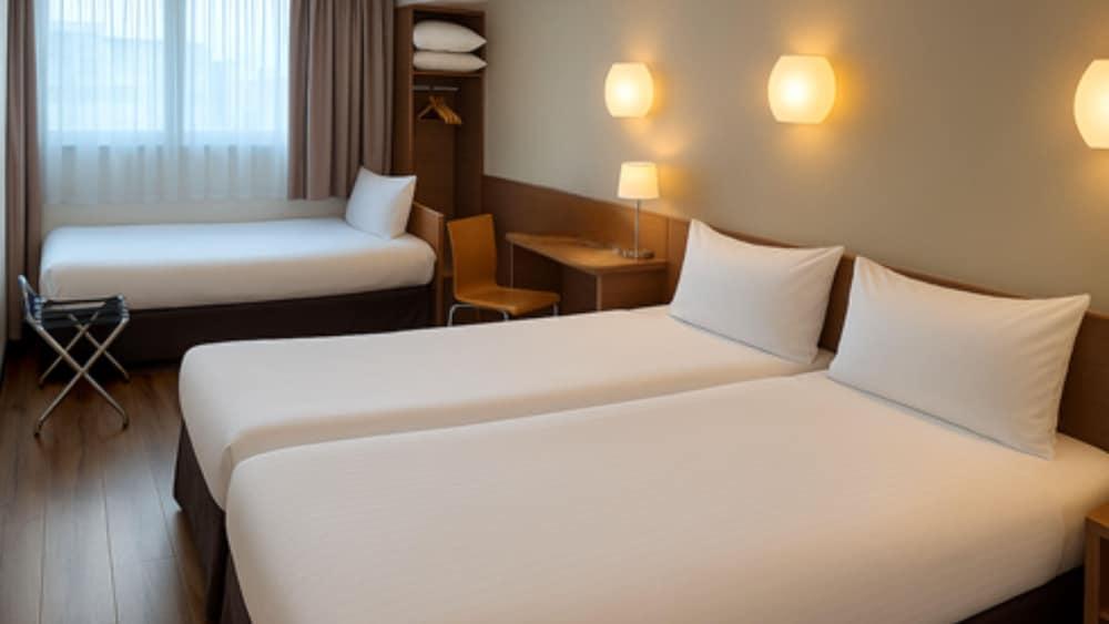 Campanile Hotel Paris Bercy Village Room Type - Standard Room, 3 Twin Beds