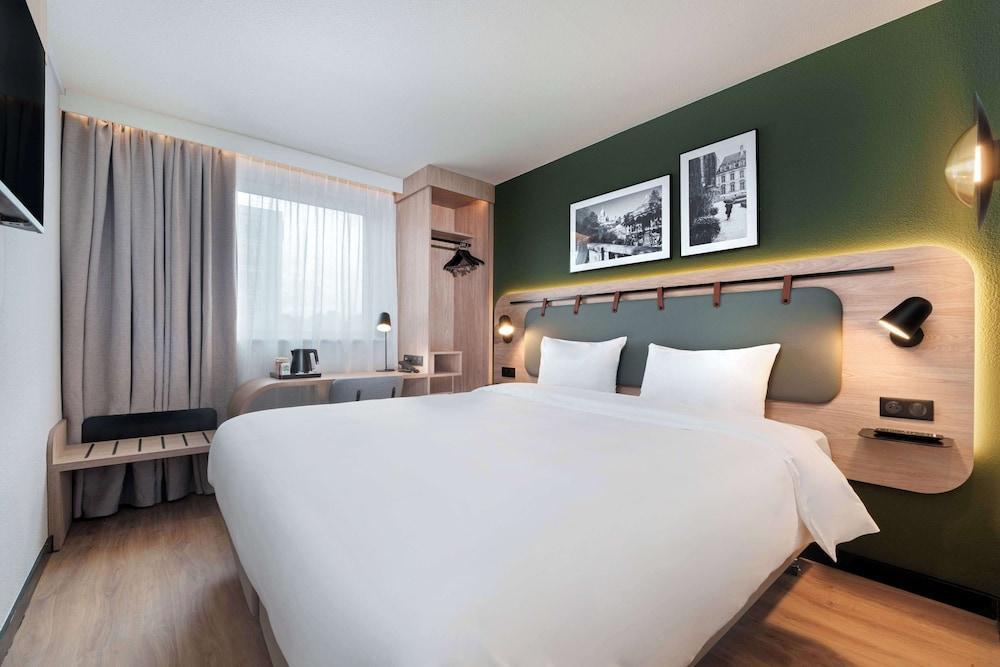 Campanile PARIS 19 - La Villette Room Type - Standard Room - 1 Queen Bed