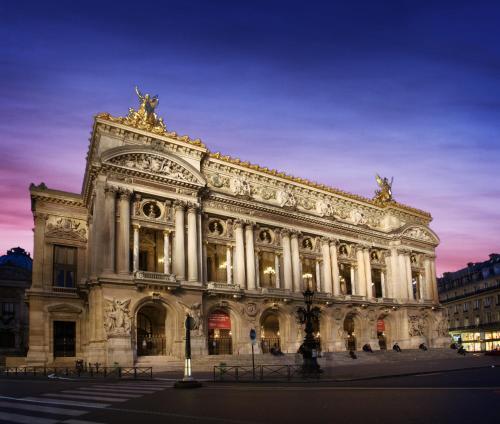 Lautrec Opera - Tap to explore photos