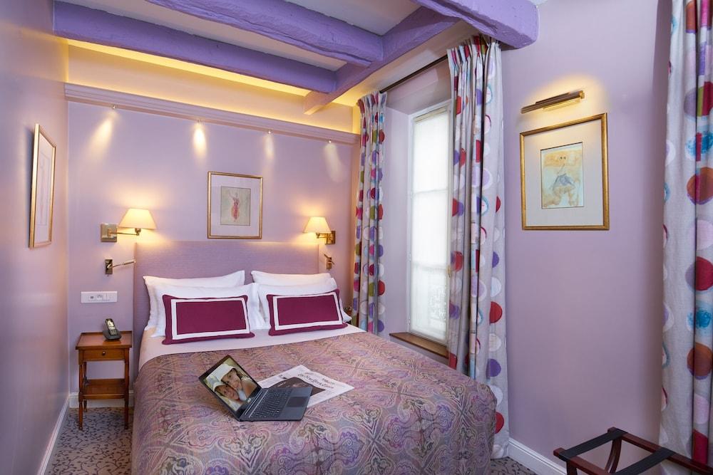 Le Relais Montmartre Room Type - Classic Double Room Le Relais Montmartre Room Type - Classic Double Room