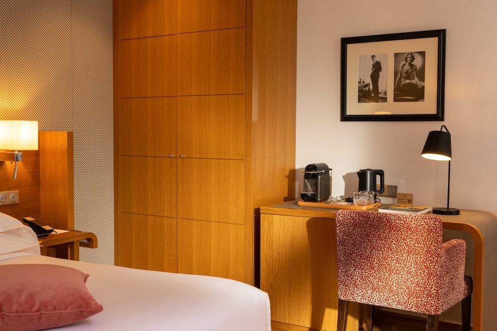 Hotel Le Six Room Type - Deluxe Double Room