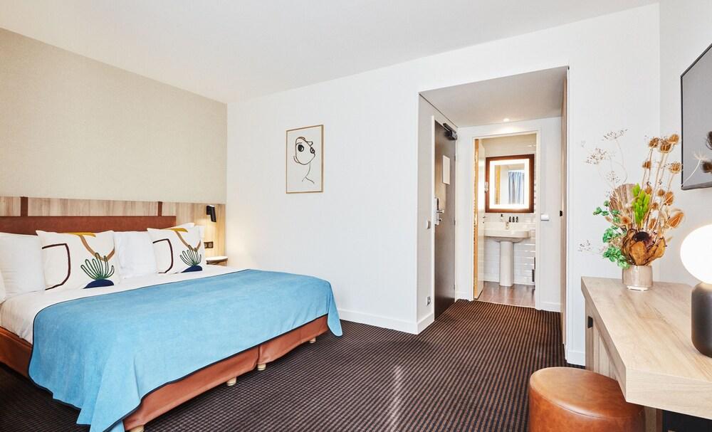 Plaza Tour Eiffel Hotel Room Type - Deluxe Room