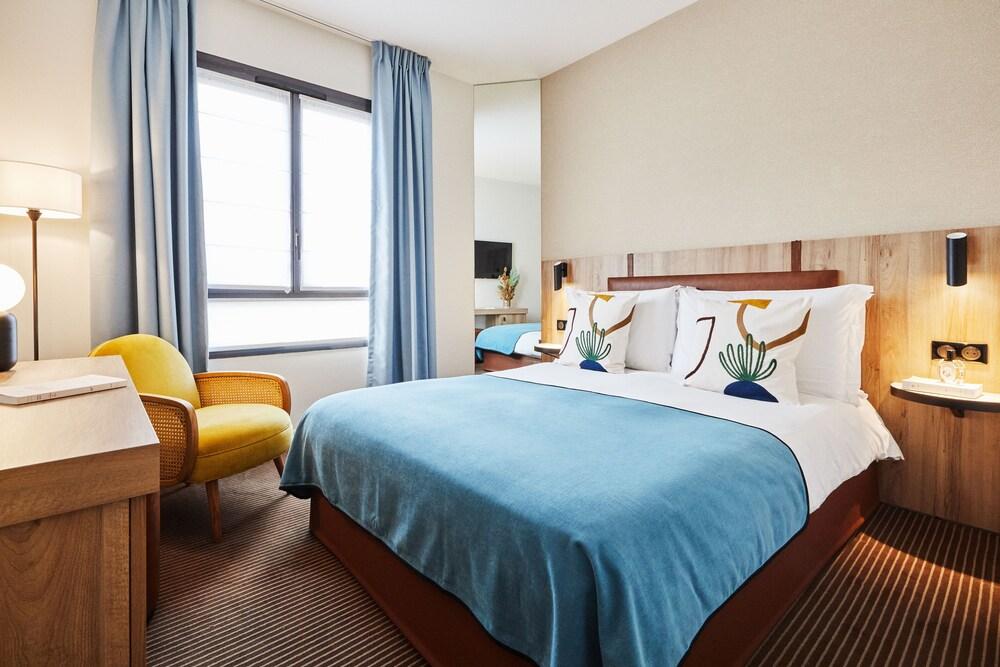Plaza Tour Eiffel Hotel Room Type - Superior Room