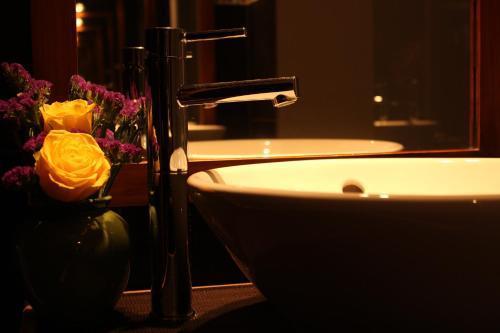 Le Relais Monceau - Tap to explore photos