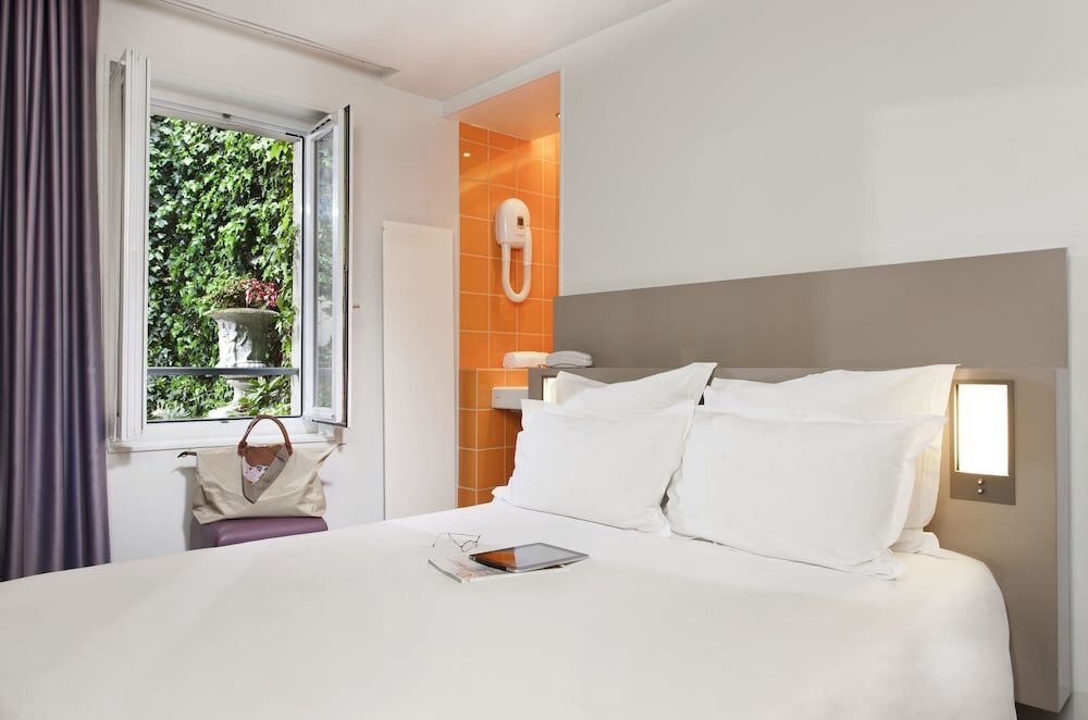 Libertel Canal Saint Martin Room Type - Villa cosi room annex building, stair access only Libertel Canal Saint Martin Room Type - Villa cosi room annex building, stair access only