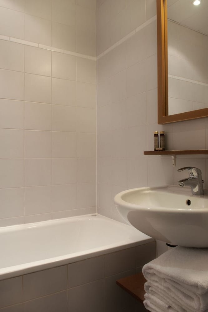La Manufacture Room Type - Traditional Double Room, Bathtub