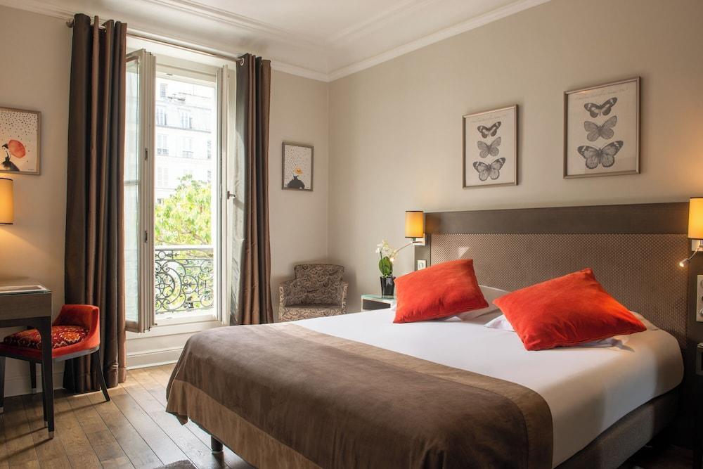 Hôtel Régence Etoile Room Type - Superior Room Arc de Triomphe view with balcony Hôtel Régence Etoile Room Type - Superior Room Arc de Triomphe view with balcony