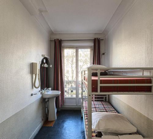 Le Régent Montmartre by Hiphophostels Room Type - Budget Twin Room