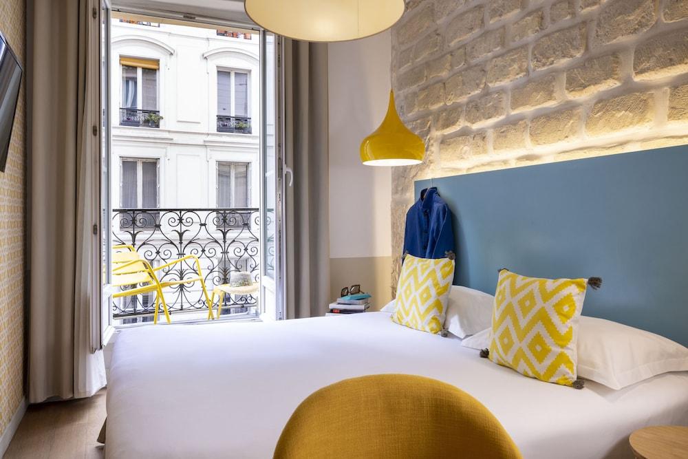 Le Régent Montmartre by Hiphophostels Room Type - Superior Double Room with Balcony