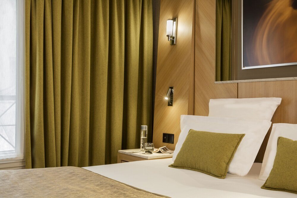 Hotel Louvre Saint Honoré Room Type - Deluxe Room