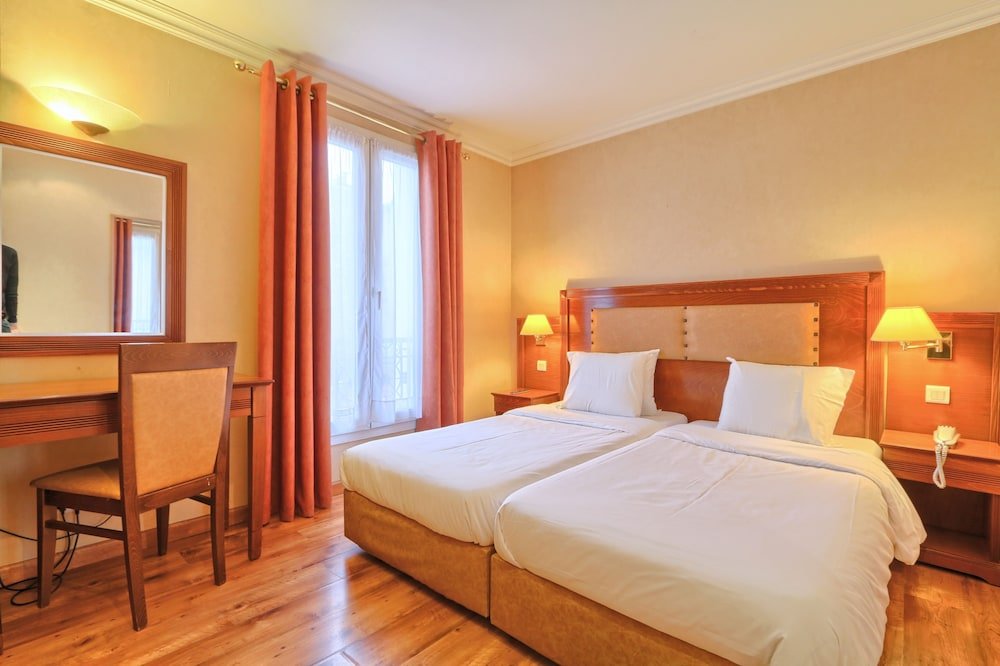 121 Paris Hotel Room Type - Classic Triple Room, 3 Twin Beds