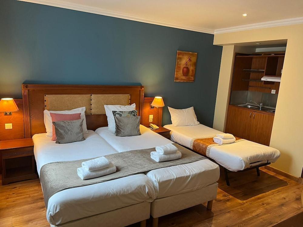 121 Paris Hotel Room Type - Twin Room (Extra bed)