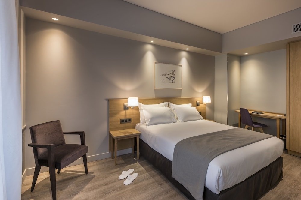 Hotel Le Magellan Room Type - Junior Suite, 1 Queen Bed with Sofa bed