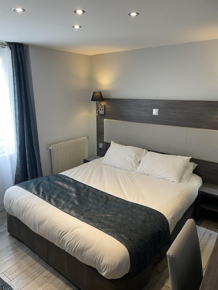 Mary's Hotel République Room Type - Superior Double Room