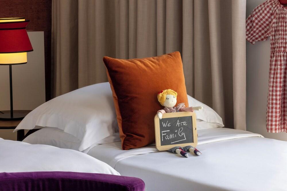 Hotel Etoile Maillot Room Type - Family Room, Connecting Rooms
