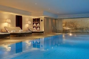 Majestic Hotel - SPA Champs Elysées - Tap to explore photos