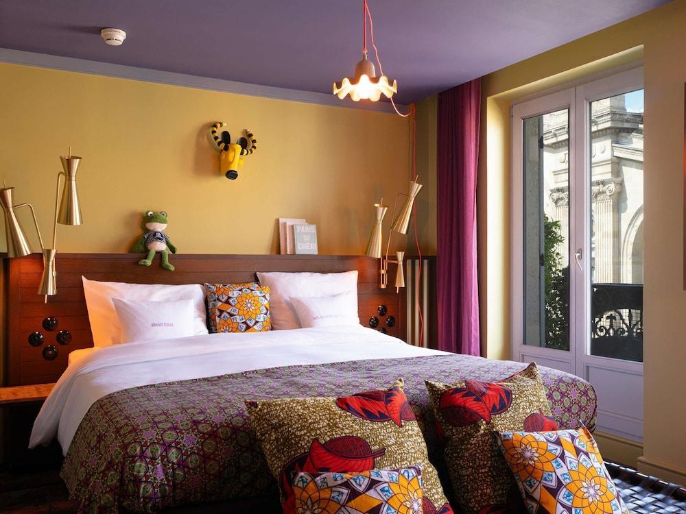 25hours Hotel Terminus Nord Room Type - Large with Balcony and Paris view 25hours Hotel Terminus Nord Room Type - Large with Balcony and Paris view