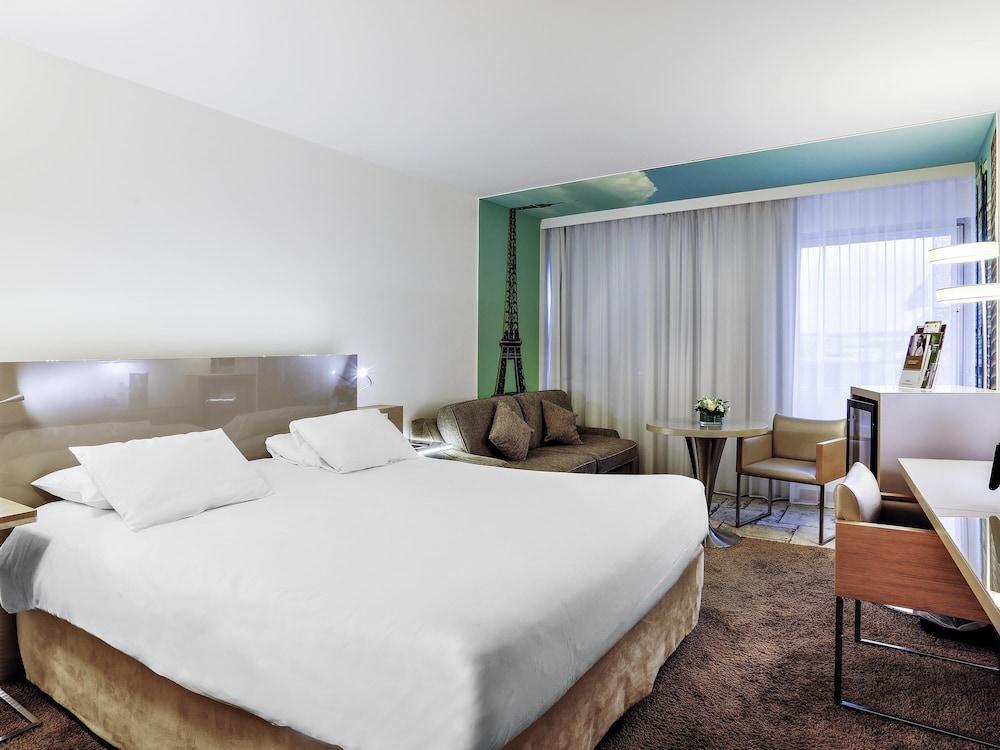 Mercure Paris Vaugirard Porte de Versailles Room Type - Family Double Room, 1 Double Bed with Sofa bed Mercure Paris Vaugirard Porte de Versailles Room Type - Family Double Room, 1 Double Bed with Sofa bed