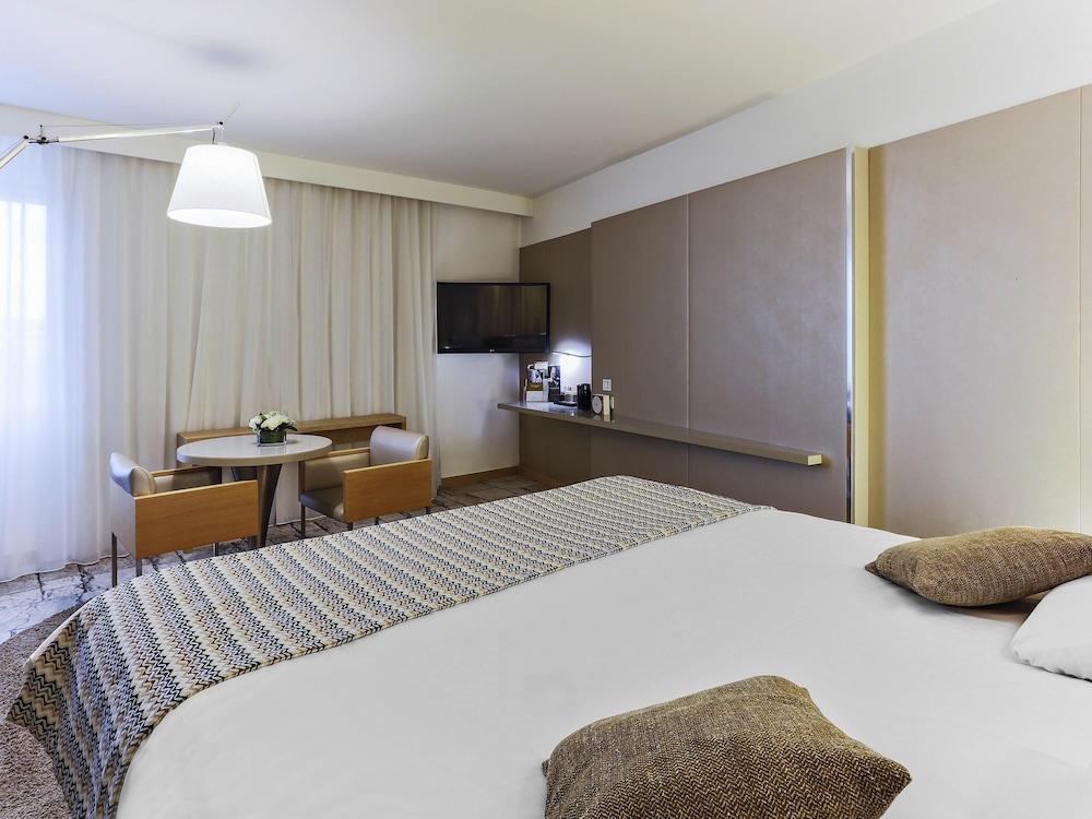 Mercure Paris Vaugirard Porte de Versailles Room Type - Suite, 1 Double Bed with Sofa bed Mercure Paris Vaugirard Porte de Versailles Room Type - Suite, 1 Double Bed with Sofa bed